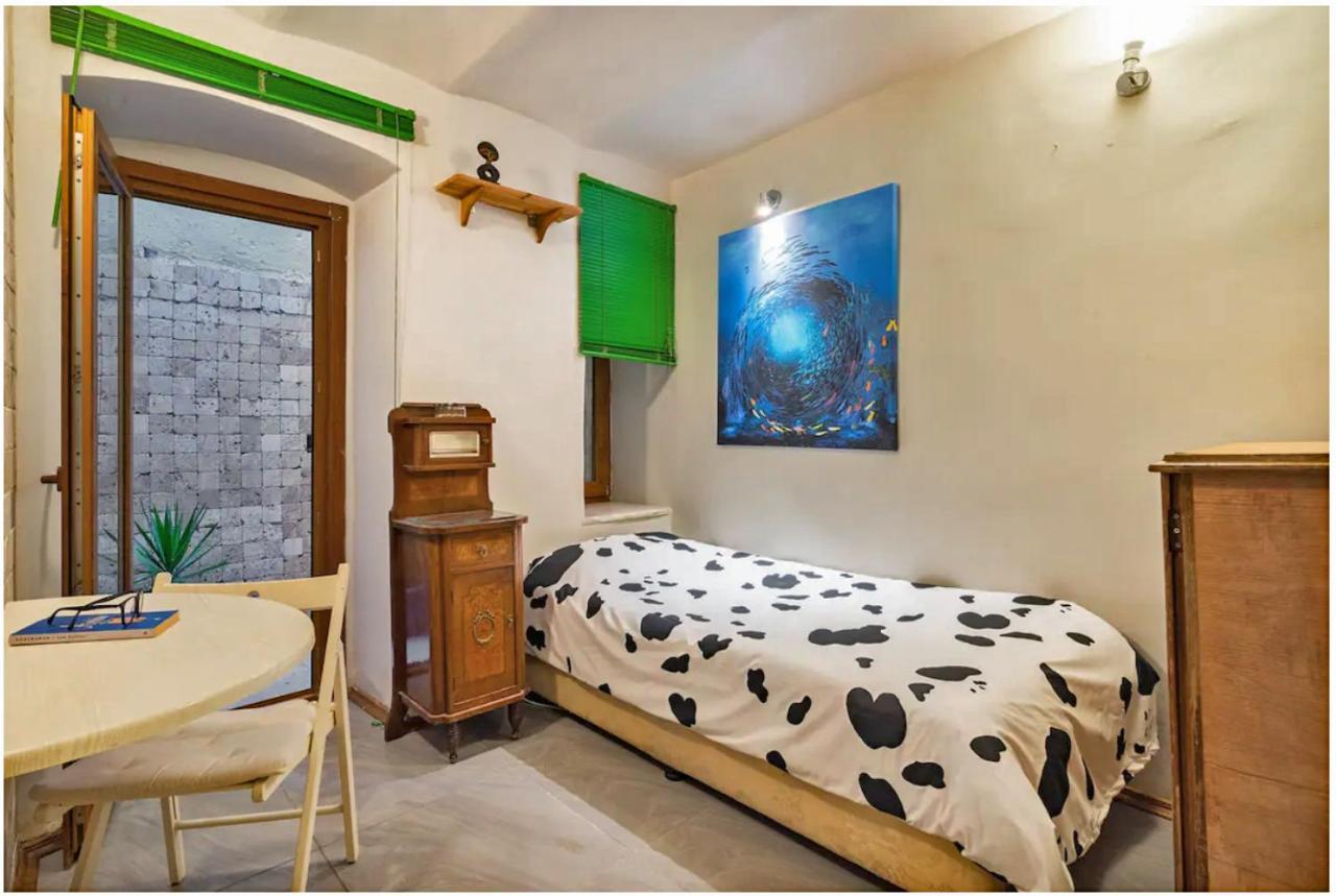Pensiune Kaboom Showroom &